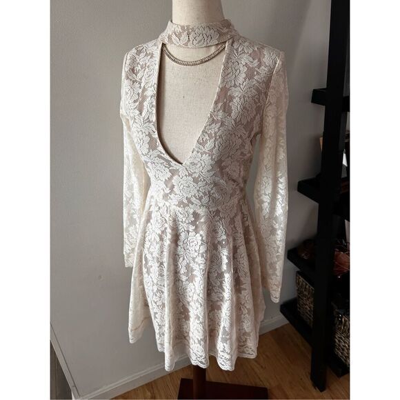 No Brand Dresses & Skirts - Lace white tan dress size small